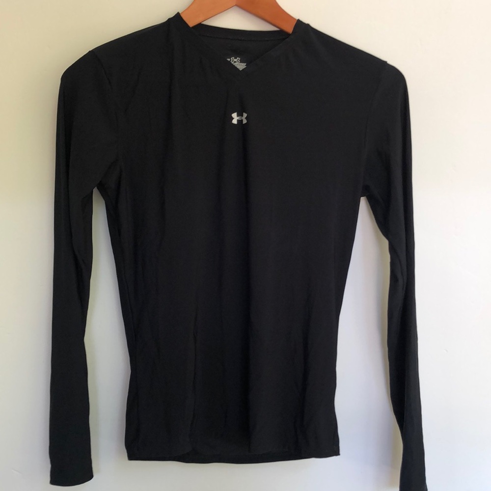 Under Armour long sleeve workout/post top.